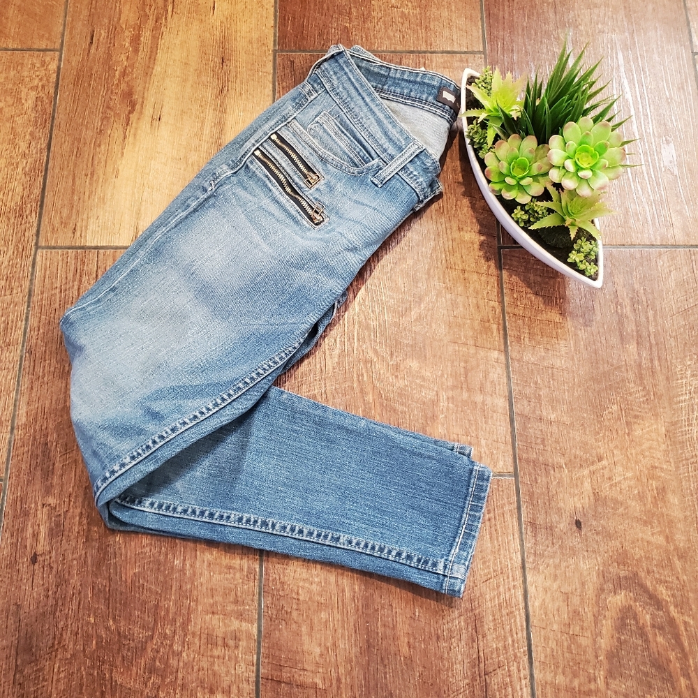 Levis Capri size 24/0